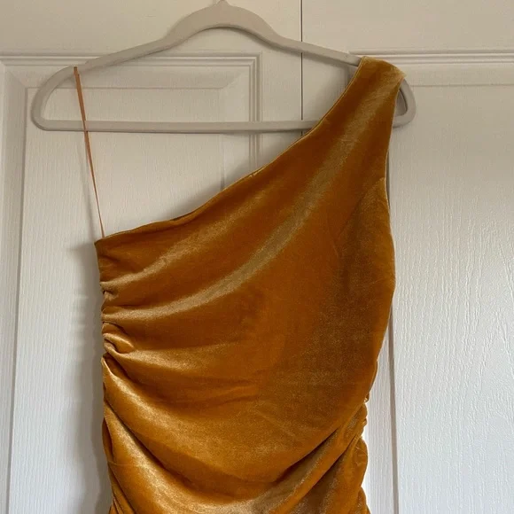 NWT House of Harlow 1960 Women’s Slinky Ruched Velvet Mini Dress Gold X-Small - Picture 6 of 14